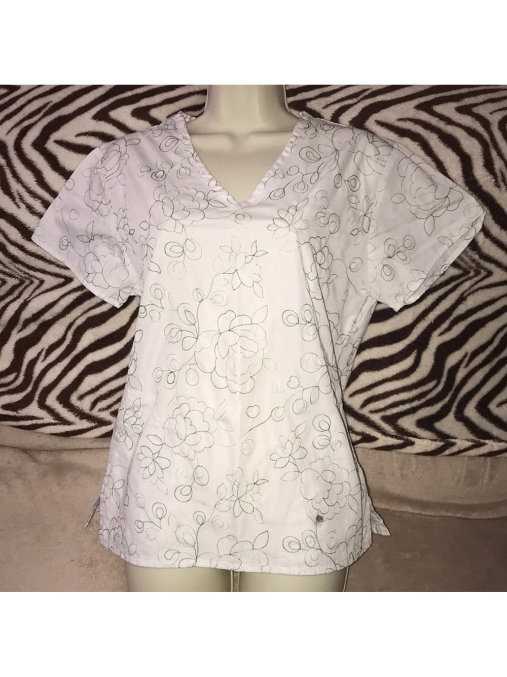 Med gear XS White and green Floral V-Neck Medical Scrub Top stained